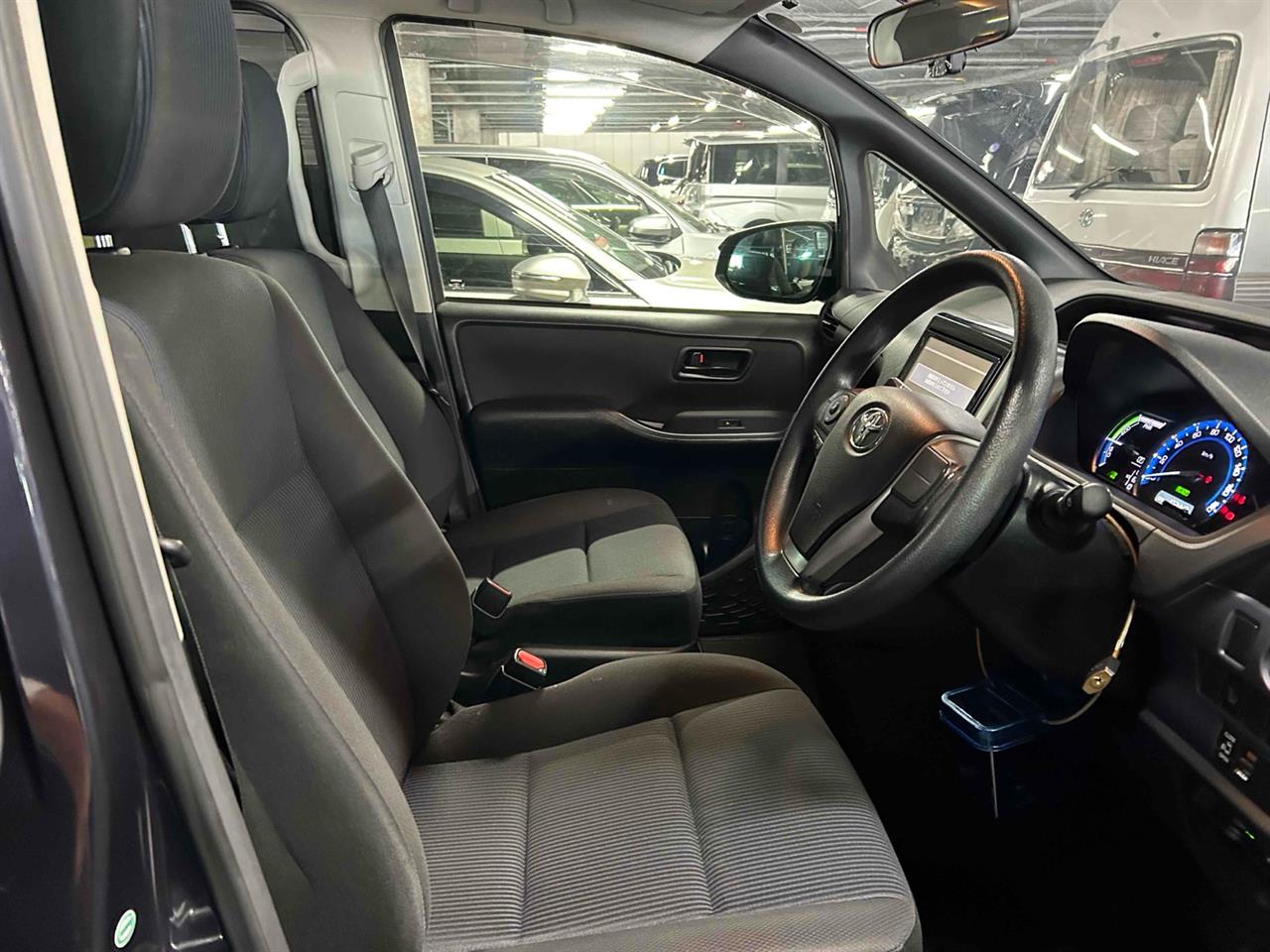 2014 Toyota Voxy