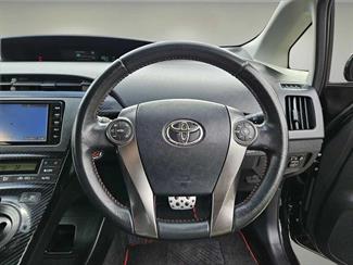 2015 Toyota Prius - Thumbnail