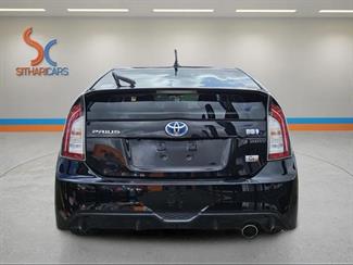 2015 Toyota Prius - Thumbnail