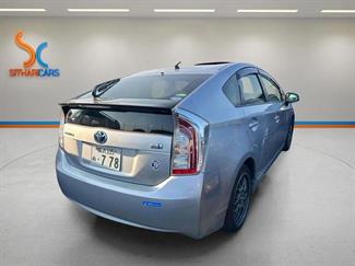 2014 Toyota Prius - Thumbnail