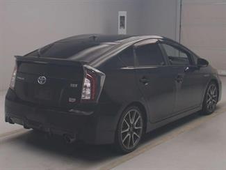 2015 Toyota Prius - Thumbnail