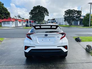 2018 Toyota C-HR - Thumbnail