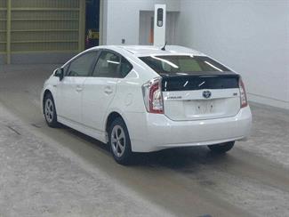 2015 Toyota Prius - Thumbnail