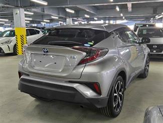 2017 Toyota C-HR - Thumbnail