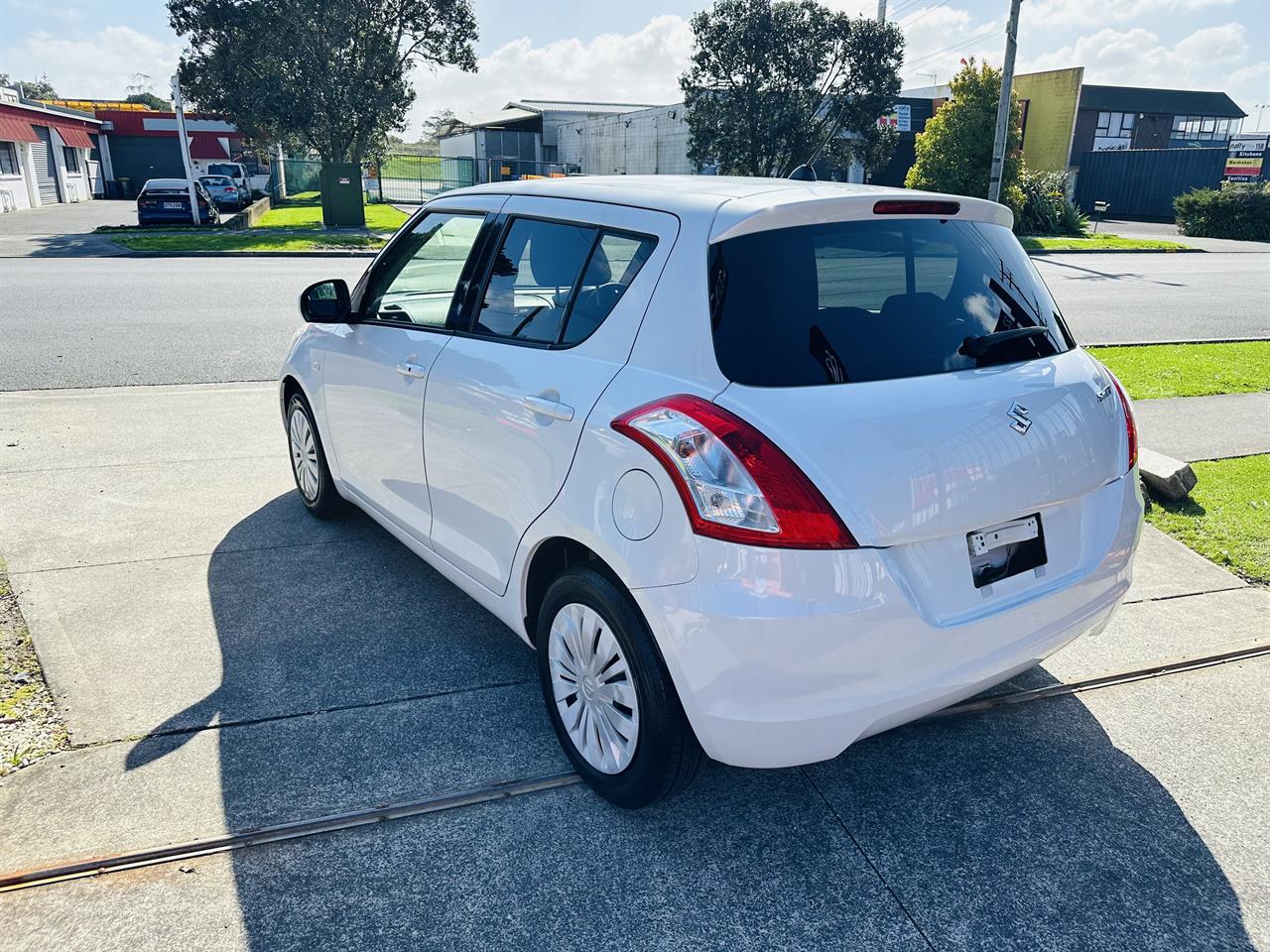 2015 Suzuki SWIFT