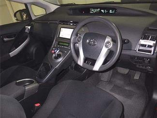 2014 Toyota Prius - Thumbnail