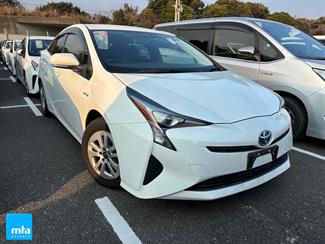 2018 Toyota Prius - Thumbnail