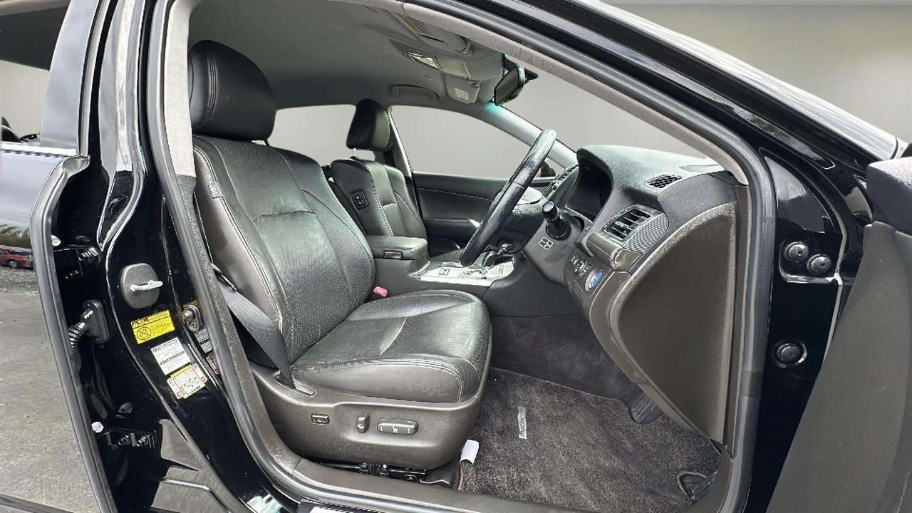 2012 Toyota CROWN