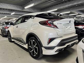 2018 Toyota C-HR - Thumbnail