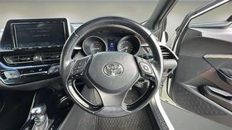 2017 Toyota C-HR - Thumbnail