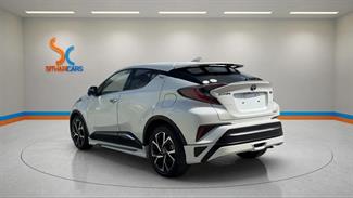 2017 Toyota C-HR - Thumbnail