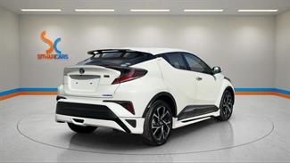 2017 Toyota C-HR - Thumbnail