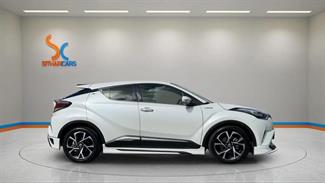 2017 Toyota C-HR - Thumbnail