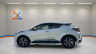 2017 Toyota C-HR - Thumbnail