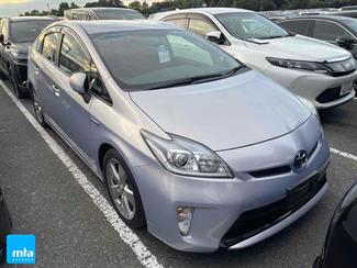 2015 Toyota Prius - Thumbnail