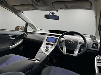 2015 Toyota Prius - Thumbnail