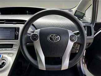 2015 Toyota Prius - Thumbnail