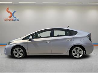 2015 Toyota Prius - Thumbnail