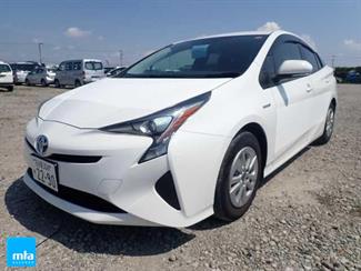 2018 Toyota Prius - Thumbnail