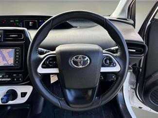 2018 Toyota Prius - Thumbnail