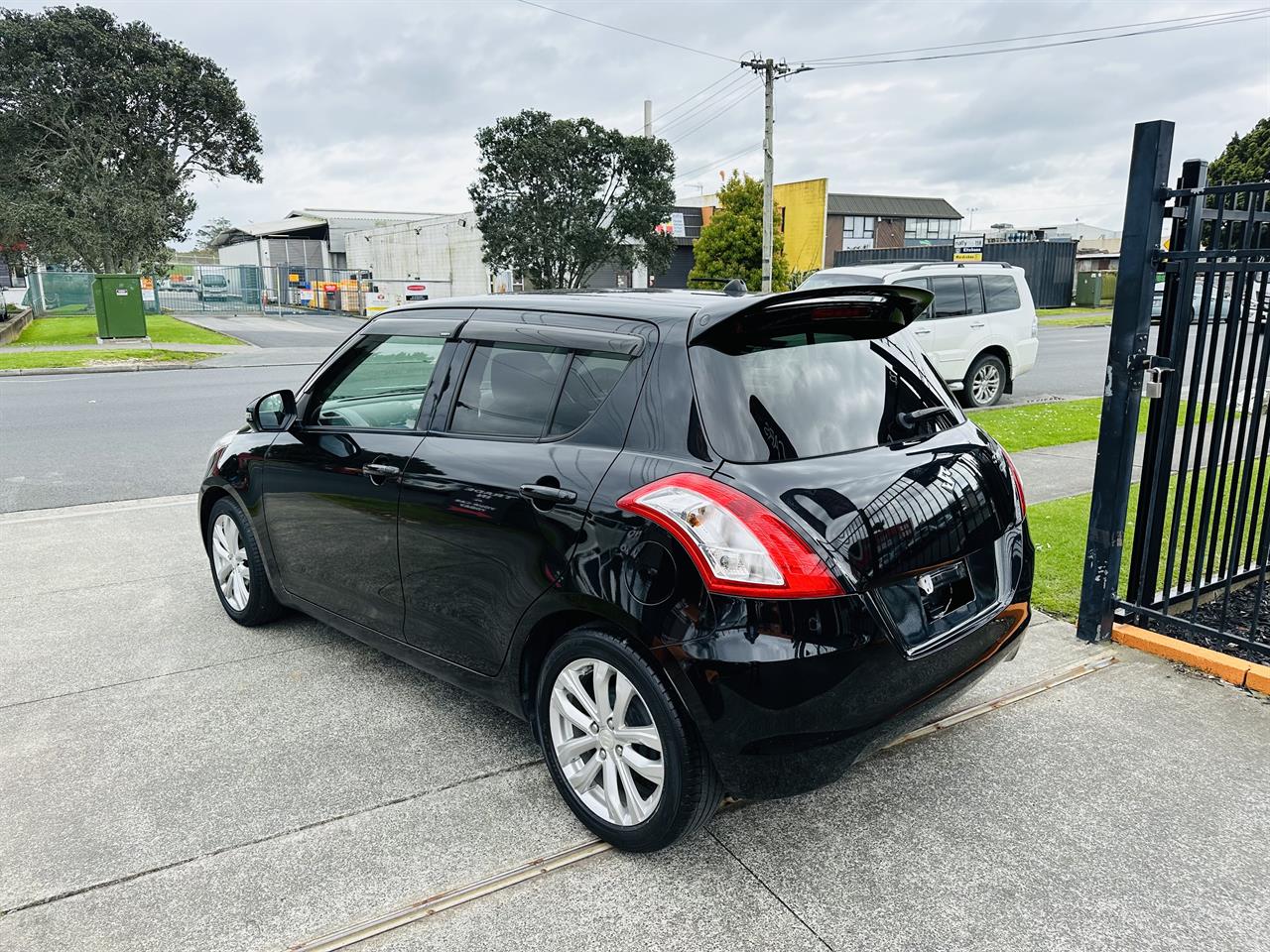 2013 Suzuki SWIFT