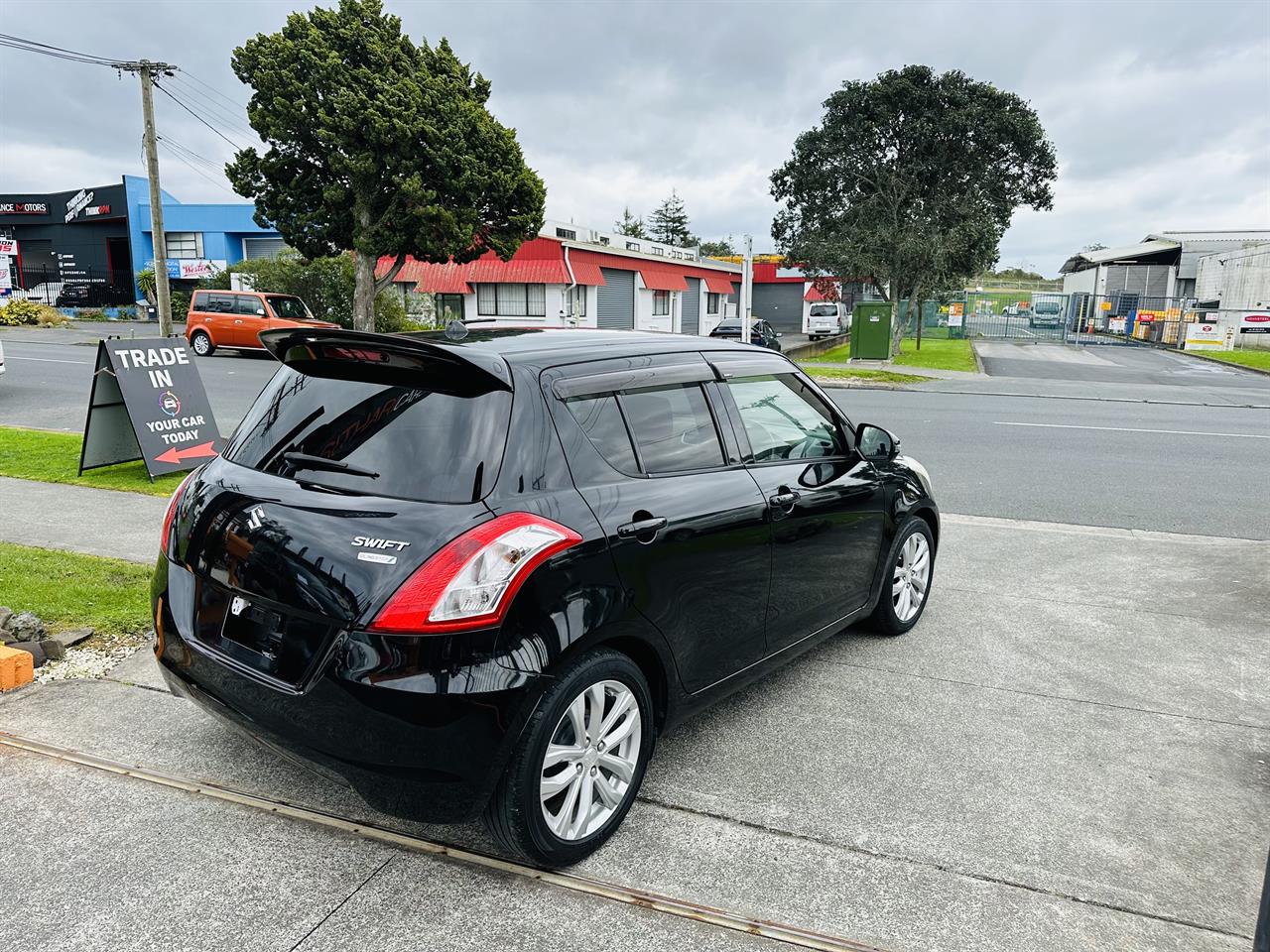 2013 Suzuki SWIFT