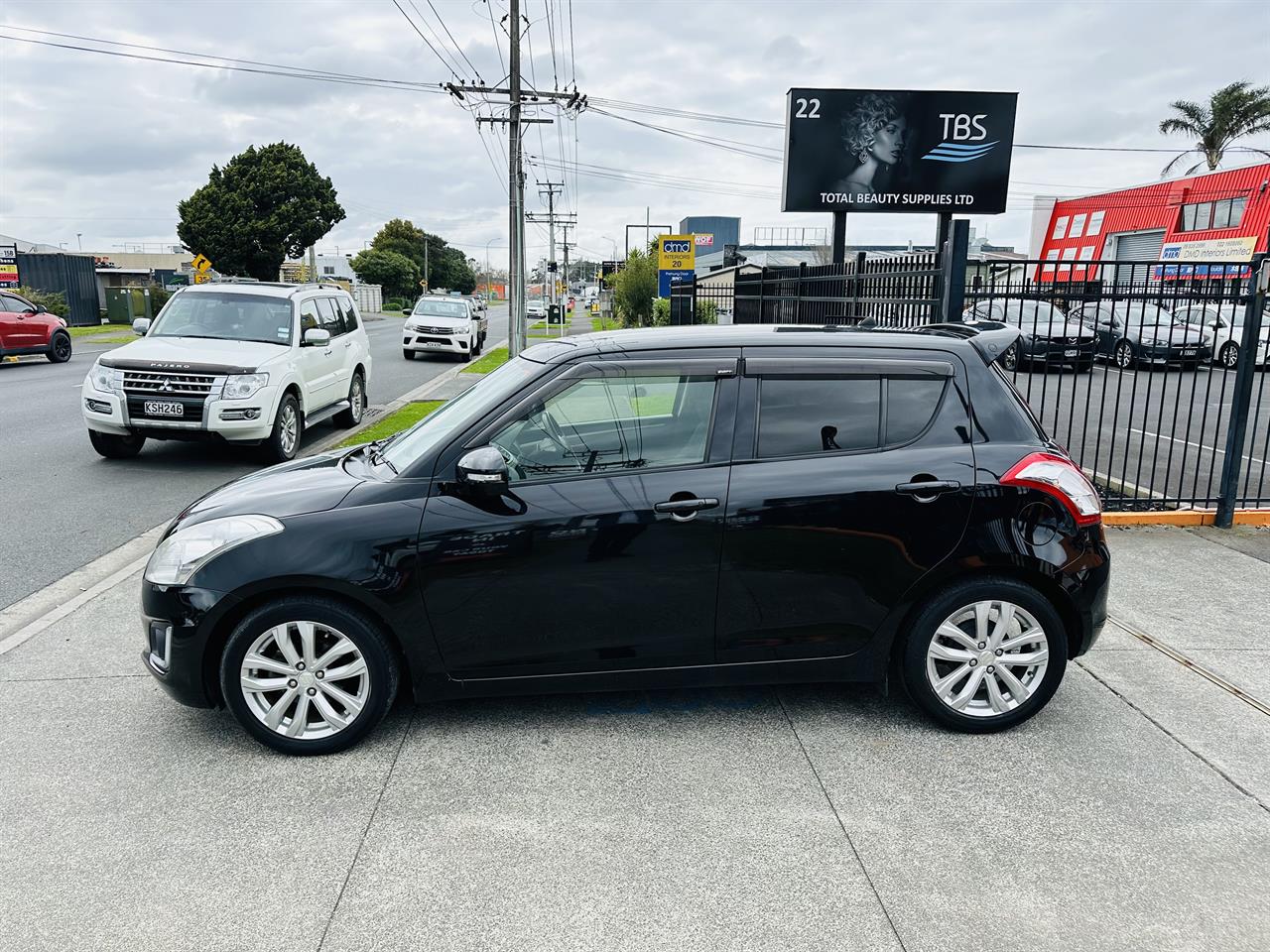 2013 Suzuki SWIFT