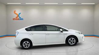 2014 Toyota Prius - Thumbnail