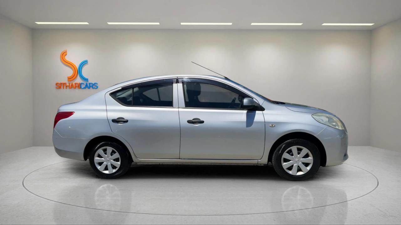 2015 Nissan LATIO