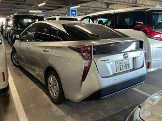 2018 Toyota Prius - Thumbnail