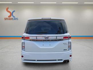 2011 Nissan Elgrand - Thumbnail