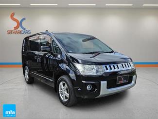 2011 Mitsubishi Delica - Thumbnail