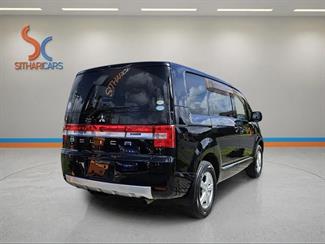 2011 Mitsubishi Delica - Thumbnail