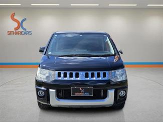 2011 Mitsubishi Delica - Thumbnail