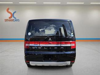 2011 Mitsubishi Delica - Thumbnail