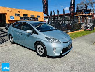 2015 Toyota Prius - Thumbnail