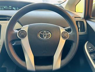 2015 Toyota Prius - Thumbnail