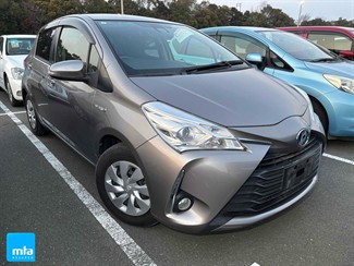 2017 Toyota Vitz - Thumbnail