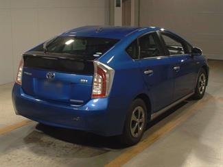 2015 Toyota Prius - Thumbnail