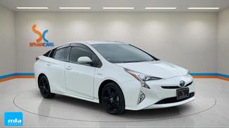 2017 Toyota Prius - Thumbnail