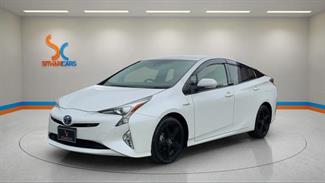 2017 Toyota Prius - Thumbnail