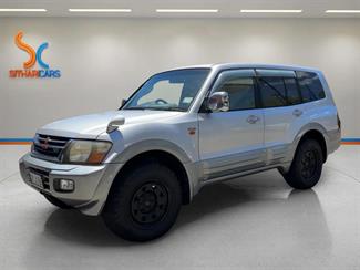 2000 Mitsubishi Pajero - Thumbnail