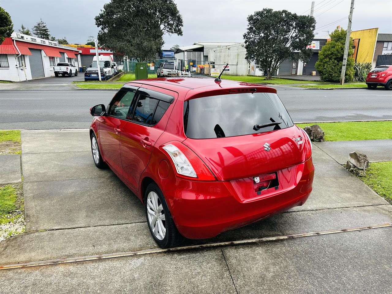 2013 Suzuki SWIFT