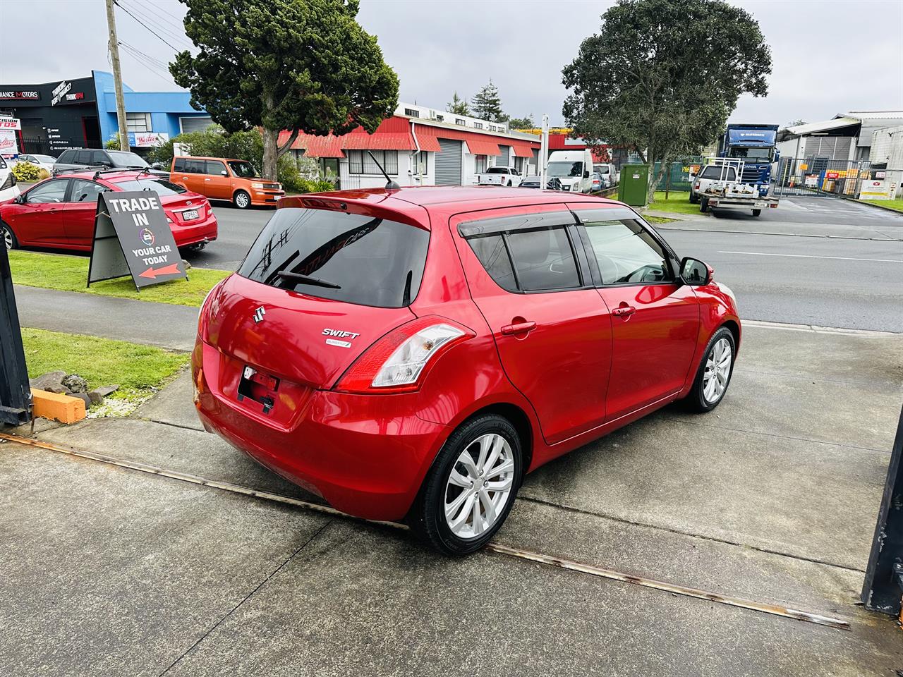 2013 Suzuki SWIFT