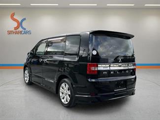 2013 Mitsubishi Delica - Thumbnail