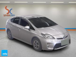 2014 Toyota Prius - Thumbnail